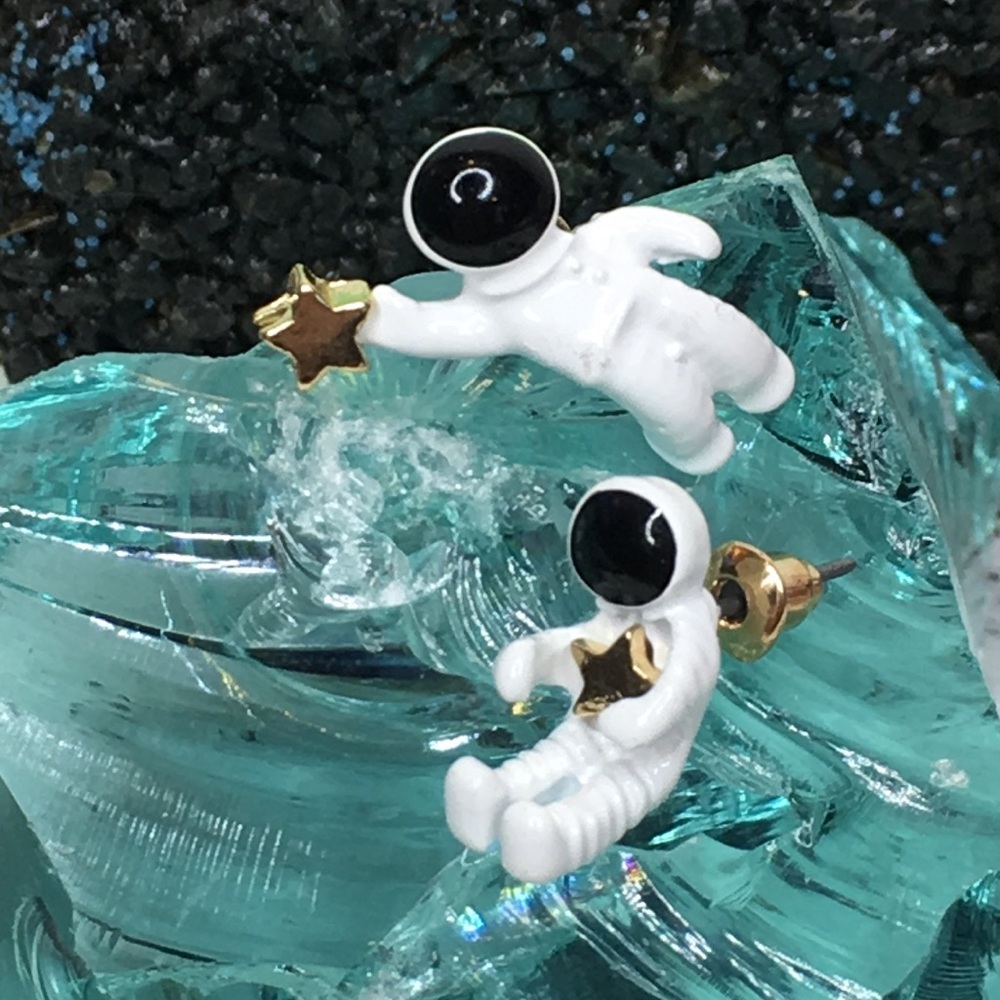 Astronaut Earrings - Picture 8 of 12